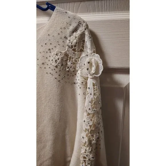 Liv Milano Medium White Floral and‎ Bling Shoulder Long Sleeve Top - Picture 4 of 7